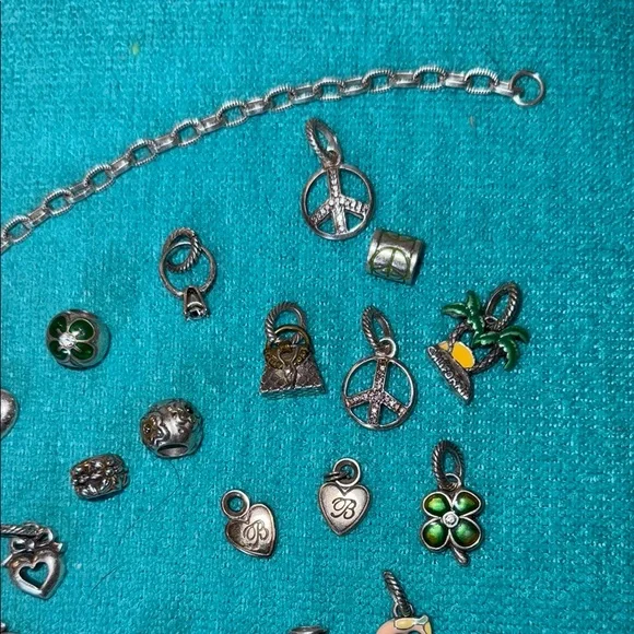 Vintage Brighton Charm bracelet with tin. 26 charms. 7.5 inches. - Picture 10 of 16